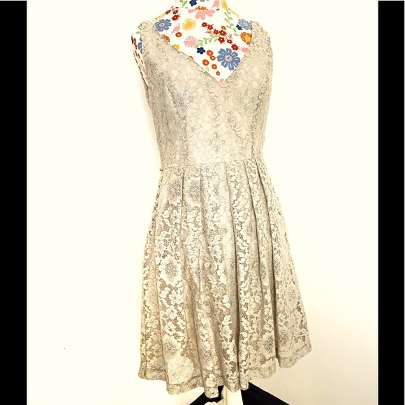 Donna Morgan Dresses & Skirts - Donna Morgan Lace Overlay Dress